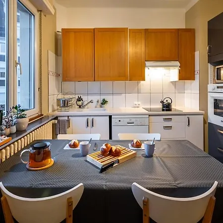 Large In Apartamento